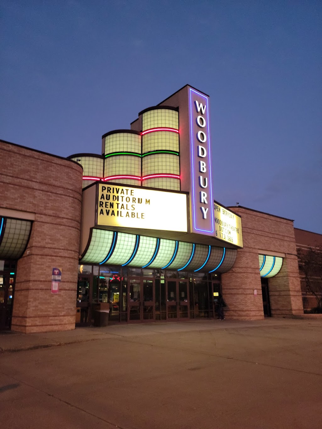 Woodbury 10 Theatre | 1470 Queens Dr, Woodbury, MN 55125, USA | Phone: (651) 731-0606