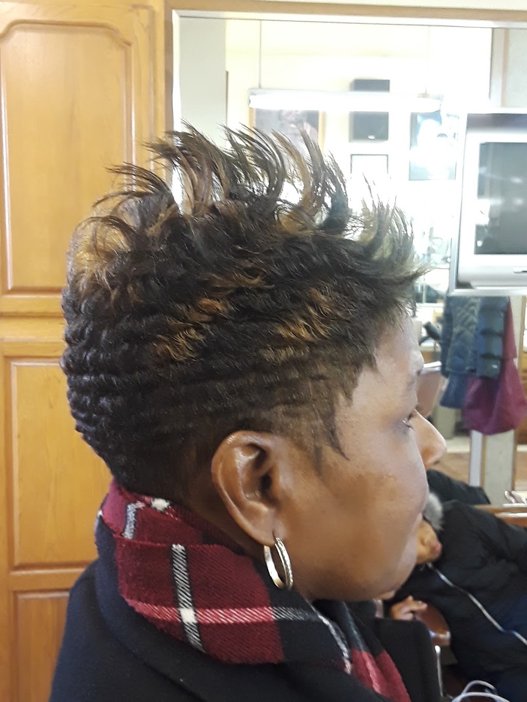 Willies Barber & Beauty Shop | 545 E Pike St, Pontiac, MI 48342, USA | Phone: (248) 454-9818