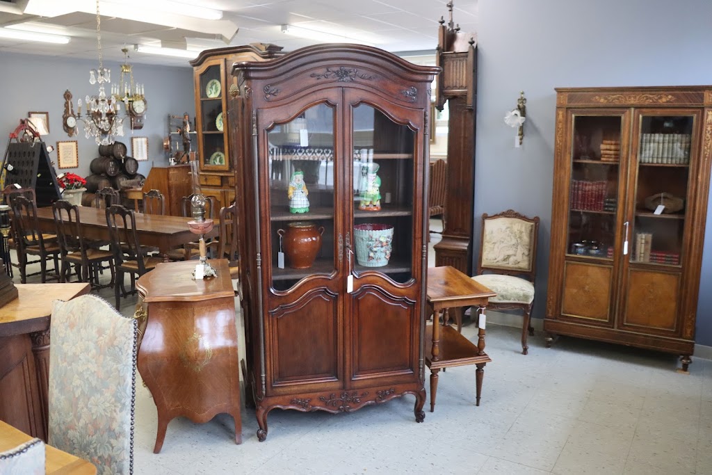 Schmidts Antiques Inc | 5138 W Michigan Ave, Ypsilanti, MI 48197, USA | Phone: (734) 434-2660