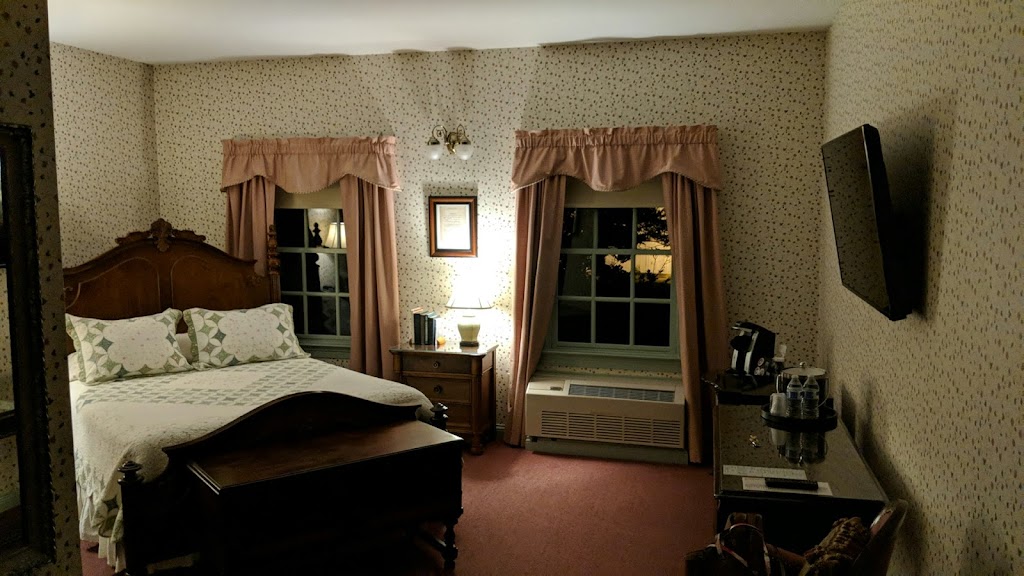 The Hiram Inn | 6867 Wakefield Rd, Hiram, OH 44234, USA | Phone: (330) 569-6000