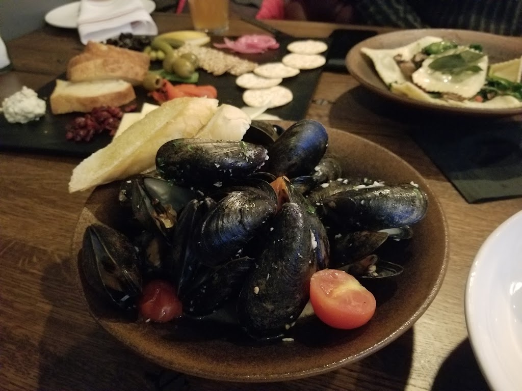 Beacons Restaurant | 85 Providence Hwy, East Walpole, MA 02032, USA | Phone: (508) 734-6460