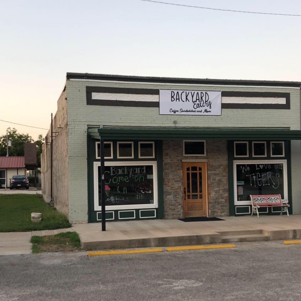 Backyard Eatery | 108 W James St, Blue Ridge, TX 75424, USA | Phone: (214) 471-6748