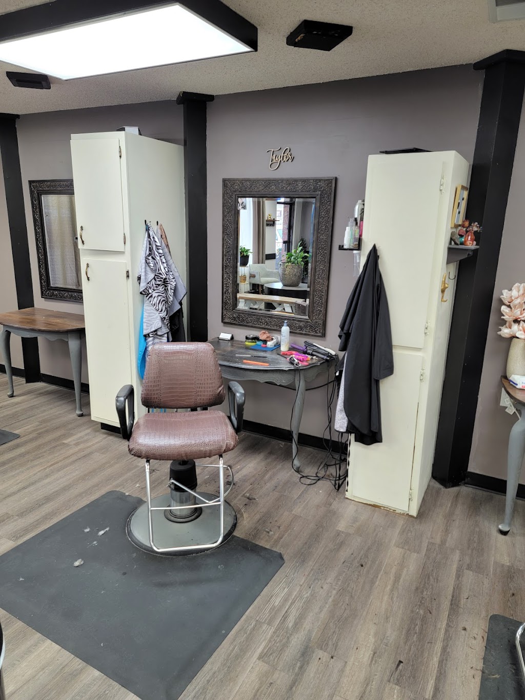 Rock Paper Scissor Salon | 301 S 6th St, Beatrice, NE 68310, USA | Phone: (402) 223-7836