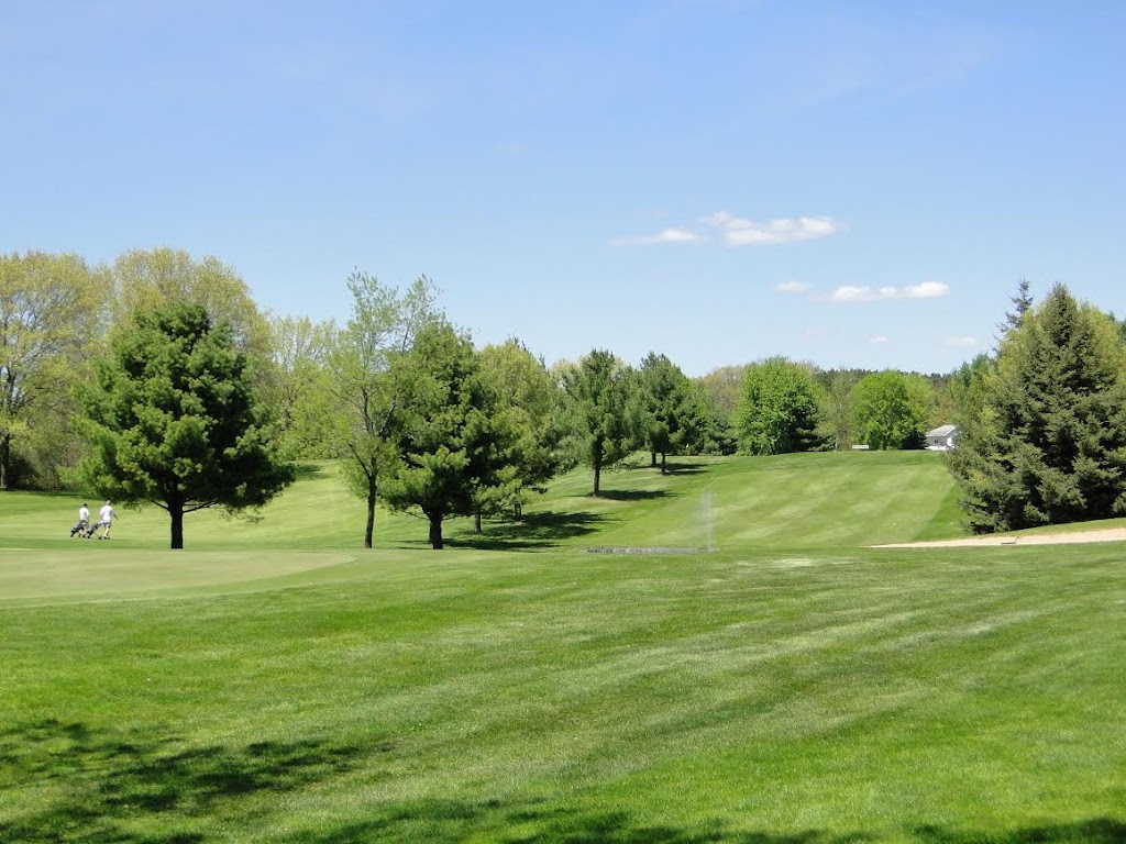 Fairfield Hills Golf Course & Range | S3308 Fox Hill Rd, Baraboo, WI 53913, USA | Phone: (608) 356-5524