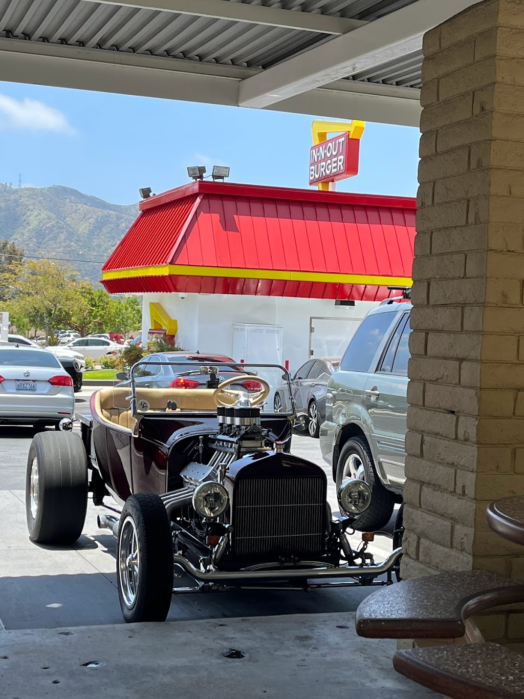 In-N-Out Burger | 6225 Foothill Blvd, Los Angeles, CA 91042, USA | Phone: (800) 786-1000