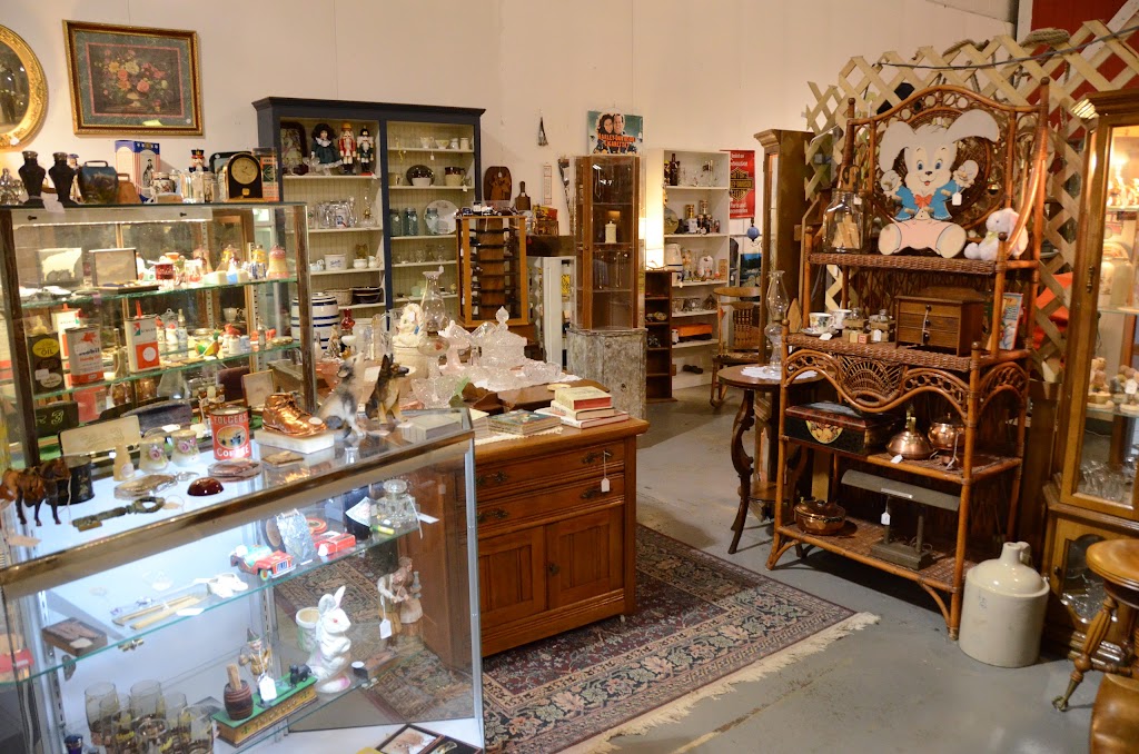 Pilgrim Antique Mall | W156N11500 Pilgrim Rd, Germantown, WI 53022, USA | Phone: (262) 250-0260