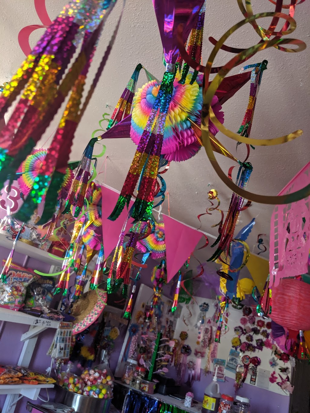 Tonys Pinatas | 639 Cupples Rd, San Antonio, TX 78237, USA | Phone: (210) 438-9061