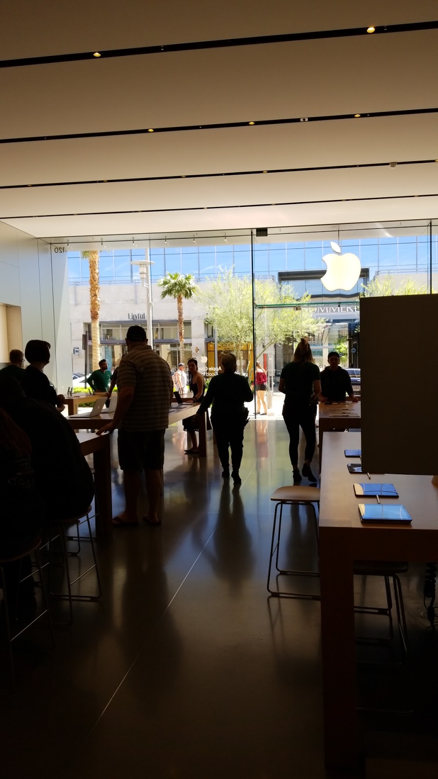 Apple Summerlin | 1985 Festival Plaza Dr, Las Vegas, NV 89135, USA | Phone: (702) 677-3940