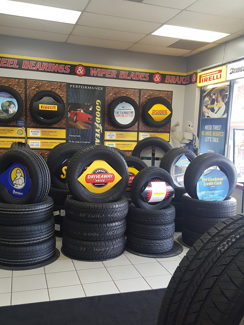 Dobbs Tire & Auto Centers Country Club | 1652 Country Club Plaza Dr, St Charles, MO 63303, USA | Phone: (636) 946-1200