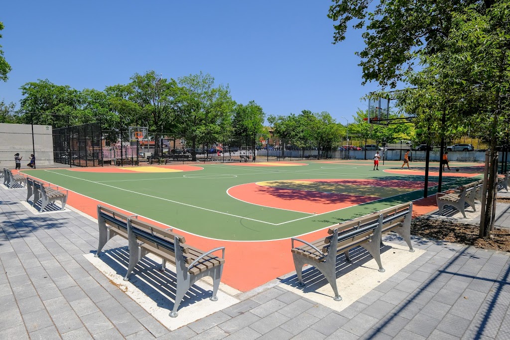 Starr Playground | 209 Onderdonk Ave, Ridgewood, NY 11385, USA | Phone: (212) 639-9675