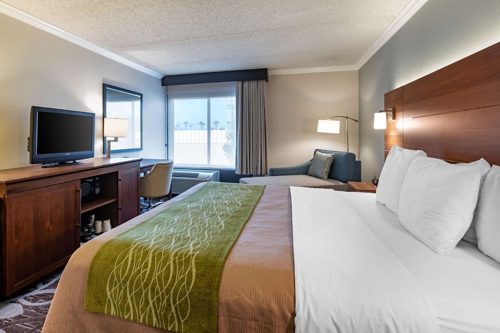 Comfort Inn Anaheim Resort | 300 E Katella Ave, Anaheim, CA 92802, USA | Phone: (714) 772-8713