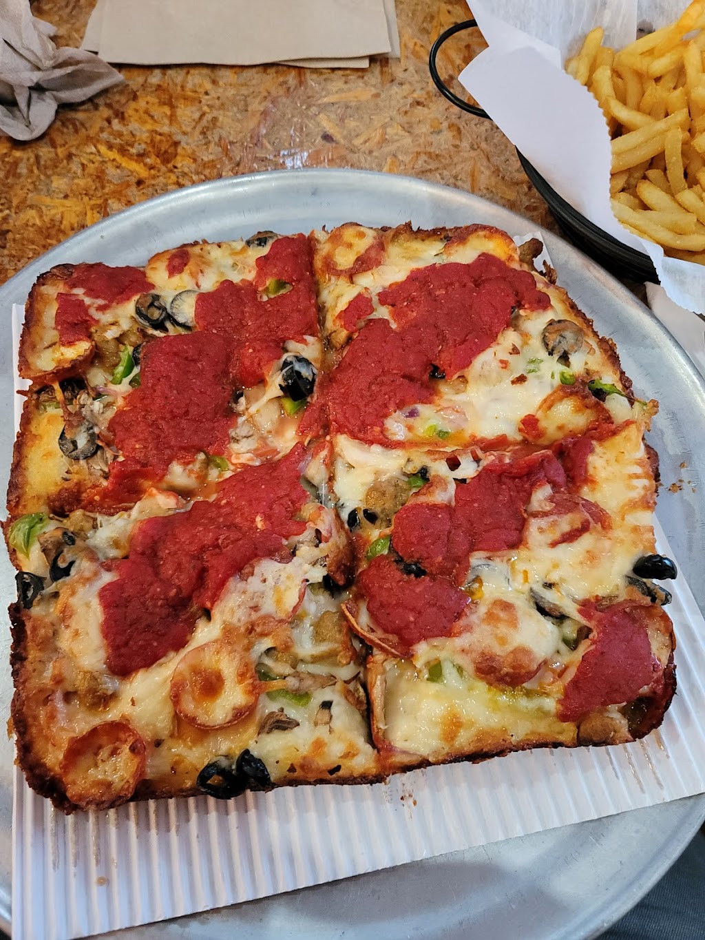 Pizzeria Dolce | 7660 Highland Rd, Waterford Twp, MI 48327, USA | Phone: (248) 886-1700