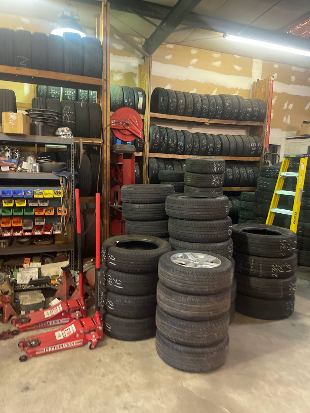 Barge New & Used Tires | 2188 Lovejoy Rd, Hampton, GA 30228, USA | Phone: (770) 472-8899