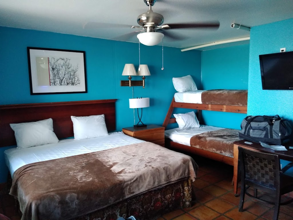 Hunts Castle Waterfront Resort | 725 S Water St, Rockport, TX 78382 | Phone: (361) 729-2273