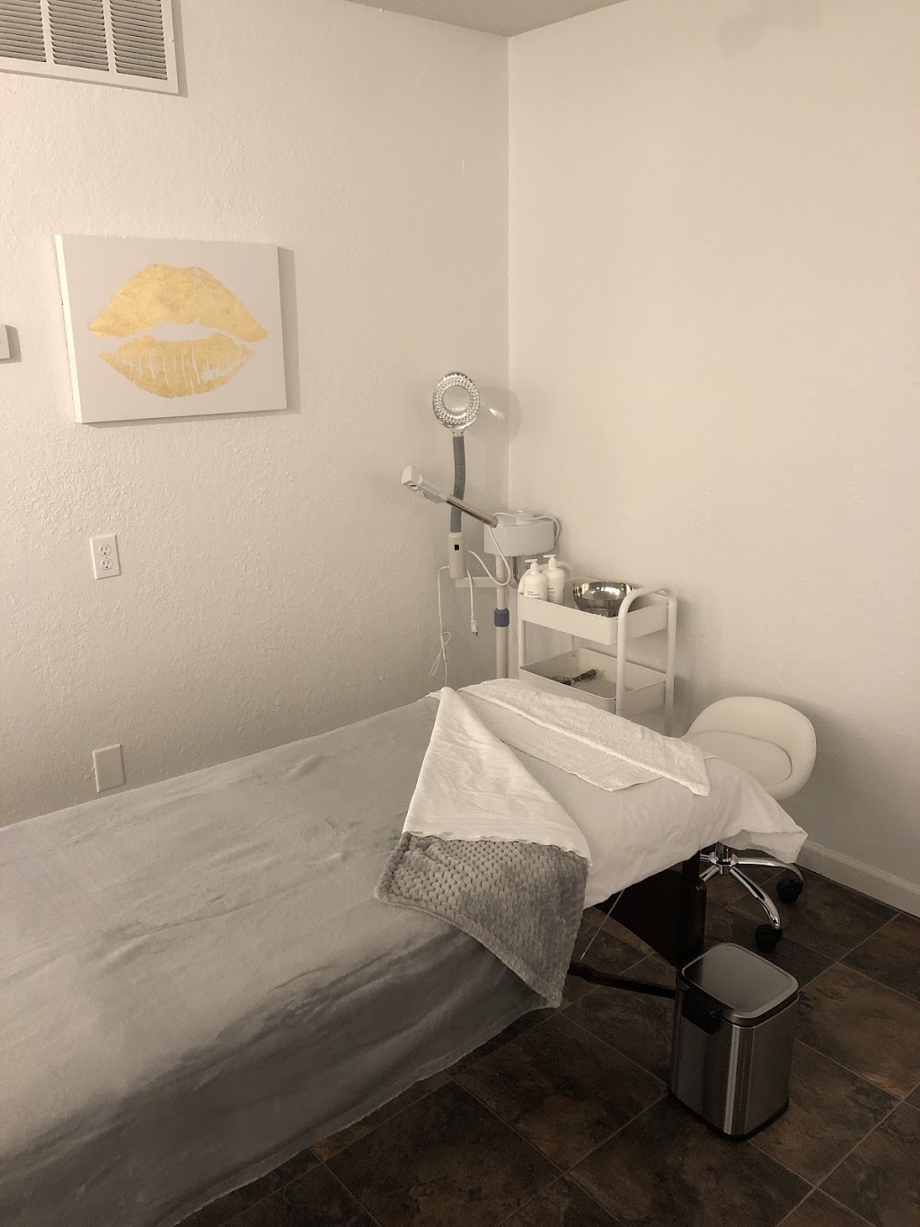 Professional Skin Care Academy | 401 W 5th St A, Waxahachie, TX 75165, USA | Phone: (214) 903-7318