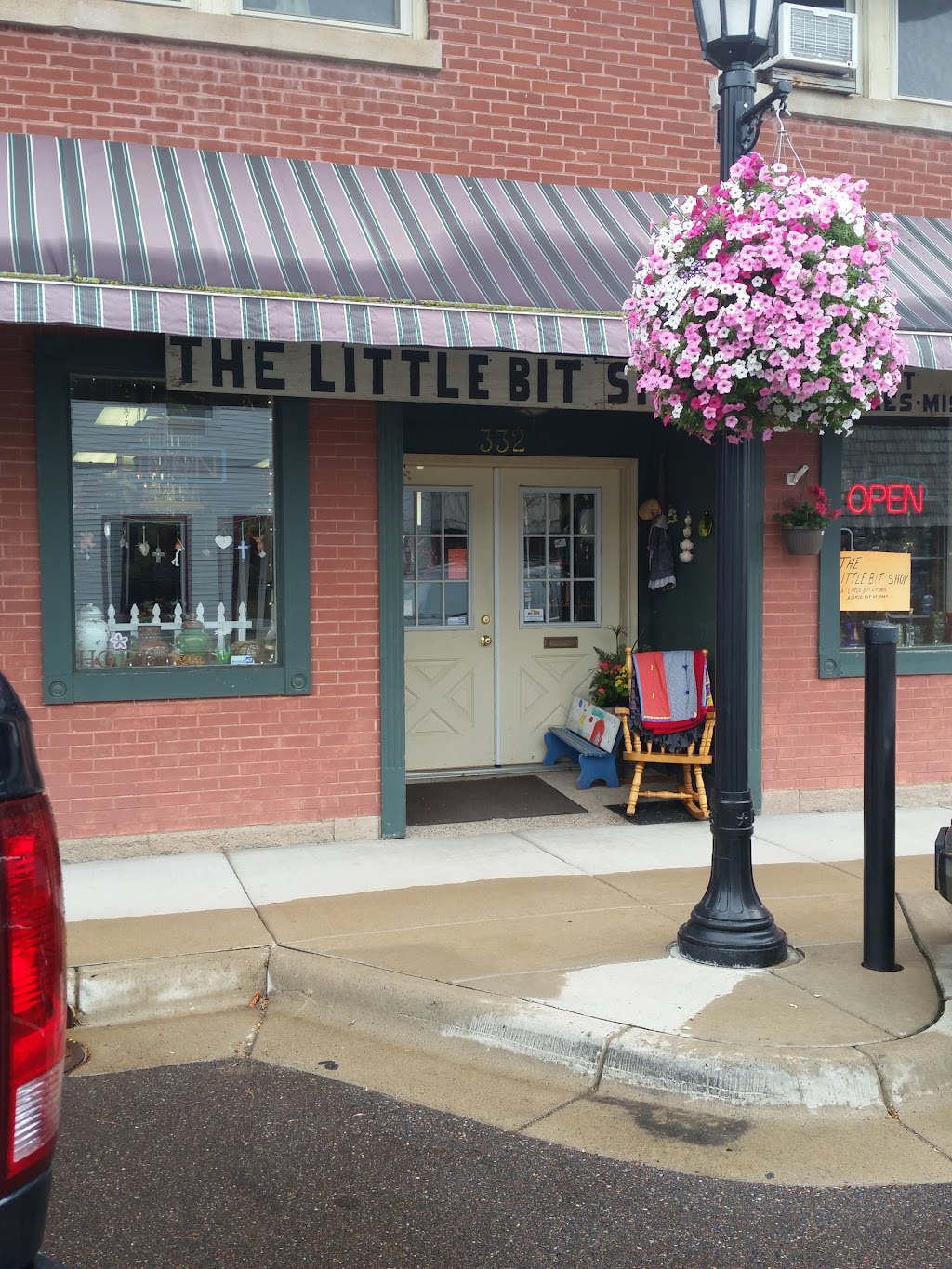 The Little Bit Shop | 324 Summit Ave, Center City, MN 55012, USA | Phone: (651) 257-4290