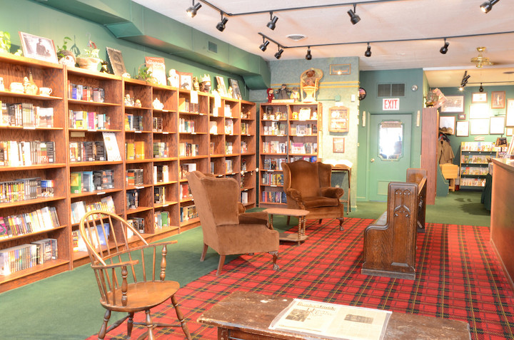 Centuries & Sleuths Bookstore | 7419 Madison St, Forest Park, IL 60130, USA | Phone: (708) 771-7243