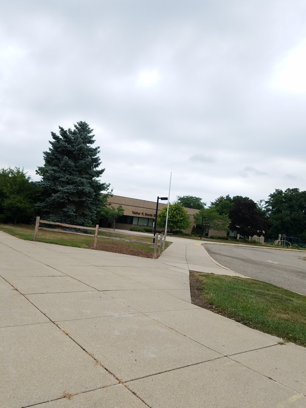 Walter R. Bemis Elementary School | 3571 Northfield Pkwy, Troy, MI 48084, USA | Phone: (248) 823-4100