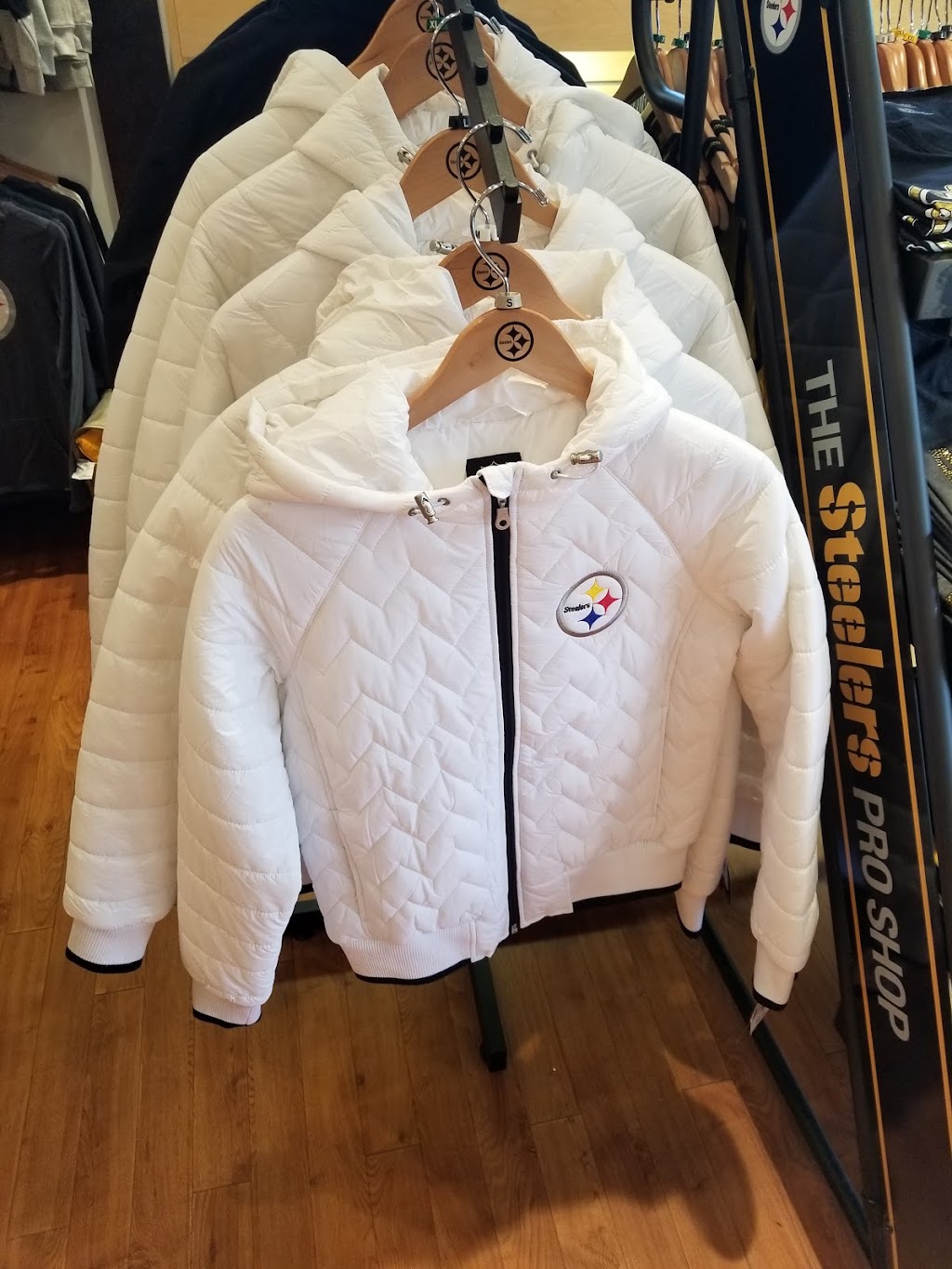 Pittsburgh Steelers Outlet | 1911 Leesburg Grove City Rd, Mercer, PA 16137, USA | Phone: (724) 748-3301