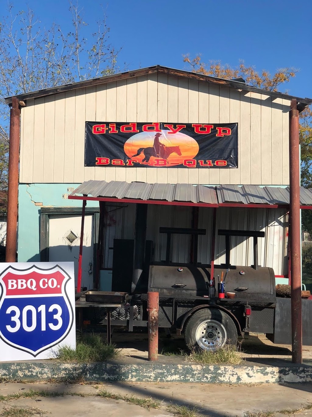 Giddy Up Bar-B-Que | 301 3rd St, Poteet, TX 78065, USA | Phone: (830) 631-1686