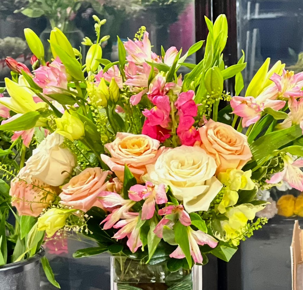 CB Florist | 47193 Eastbourne Rd, Canton, MI 48188, USA | Phone: (603) 715-7204