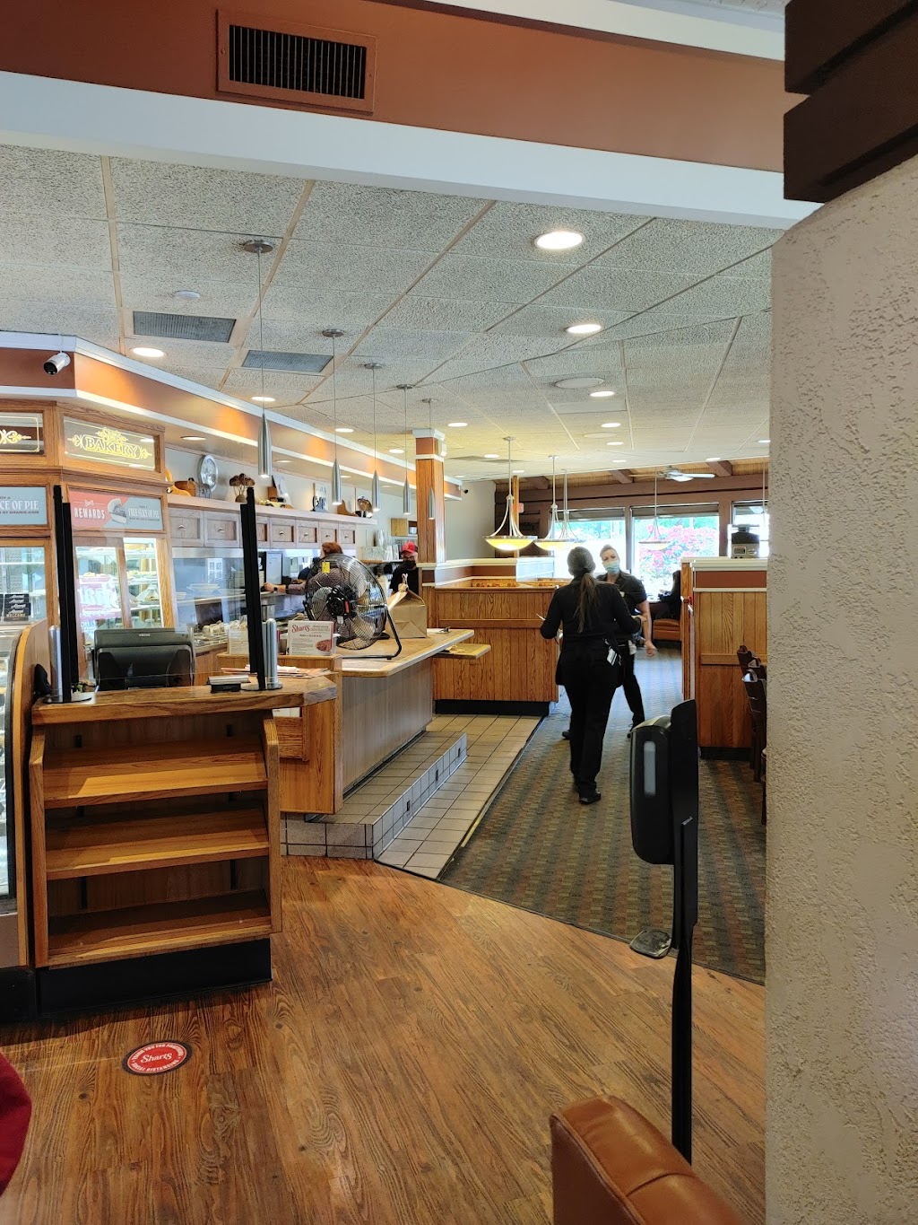 Sharis Cafe and Pies | 11335 NE Airport Way, Portland, OR 97220, USA | Phone: (503) 254-5041