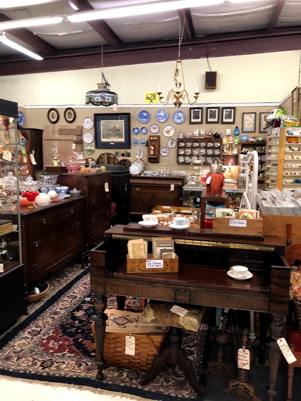 Antique Center | 2213 S Church St #5519, Murfreesboro, TN 37130, USA | Phone: (615) 896-5188