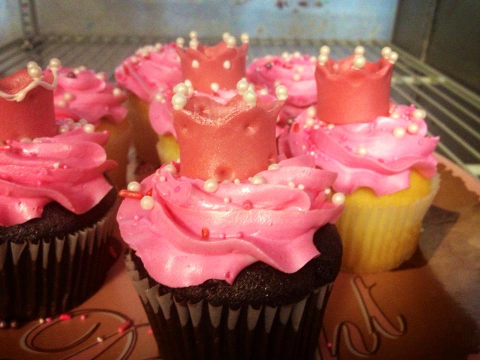 Frenchs Cupcake Bakery | 273 E 17th St, Costa Mesa, CA 92627, USA | Phone: (949) 642-0571