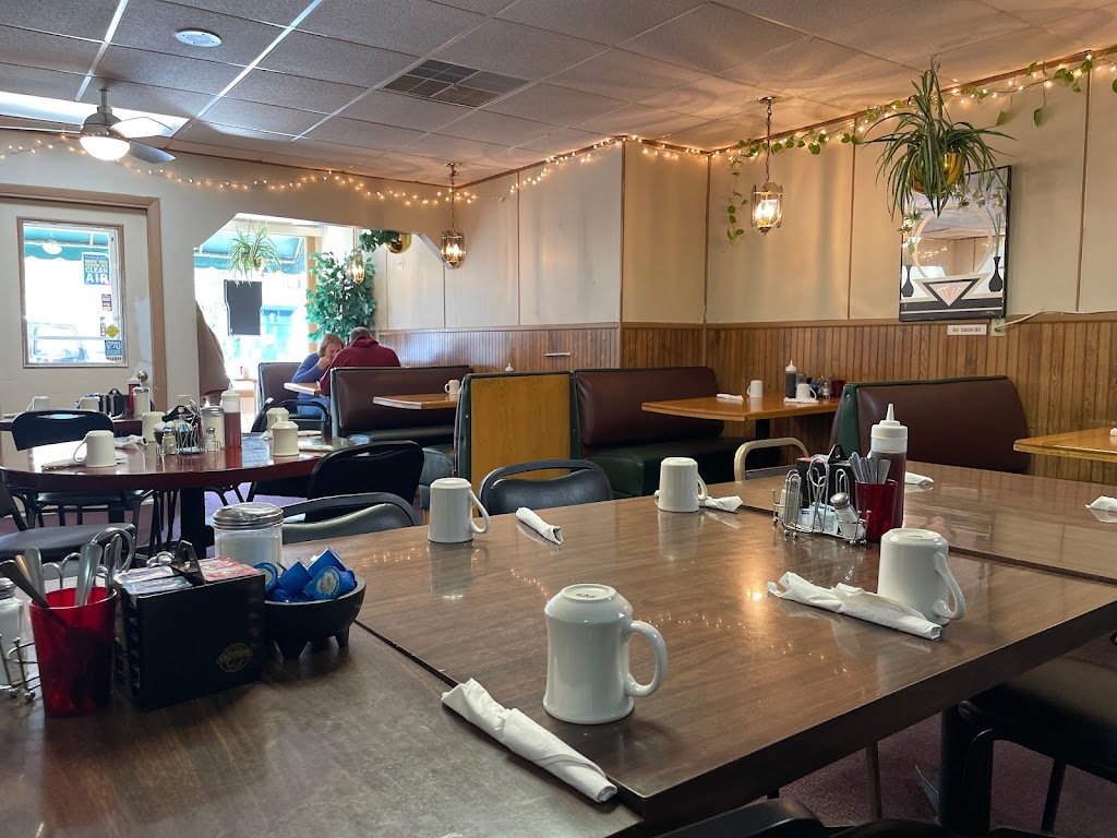 Country Garden Restaurant | 913 W Exchange St, Brodhead, WI 53520, USA | Phone: (608) 897-4483