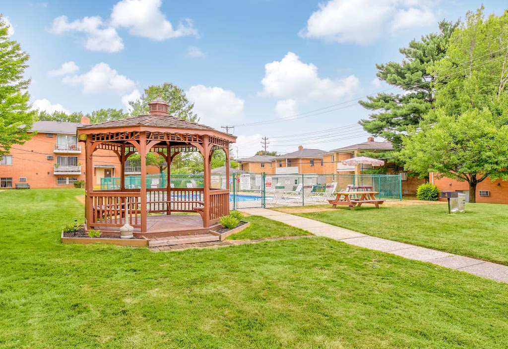 Parma Park East & West Senior Apartments | 2705 Snow Rd, Parma, OH 44134, USA | Phone: (440) 888-1044