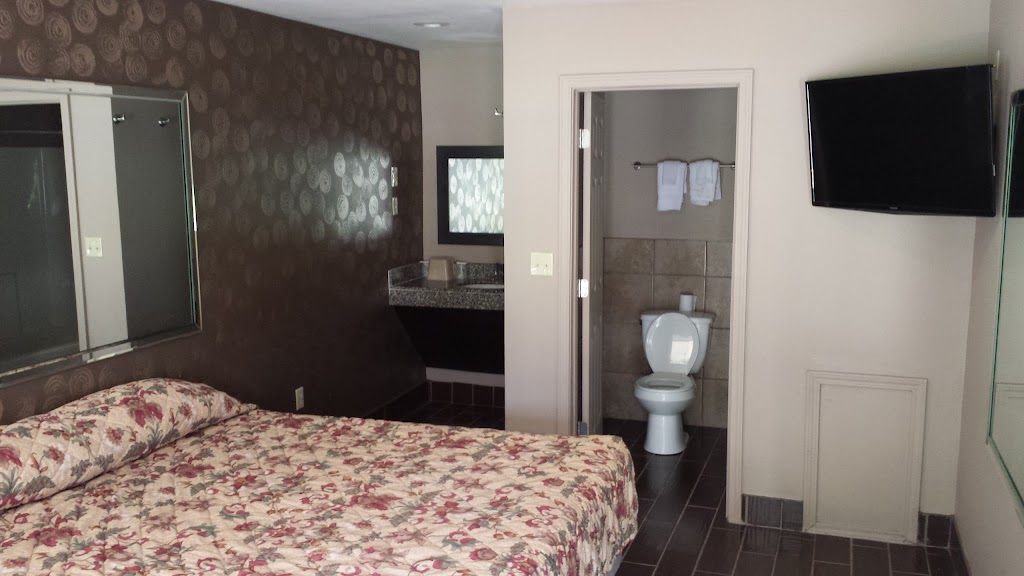 Royal Relax Inn Fairmont City | 5280 Collinsville Rd, East St Louis, IL 62201, USA | Phone: (618) 875-2800