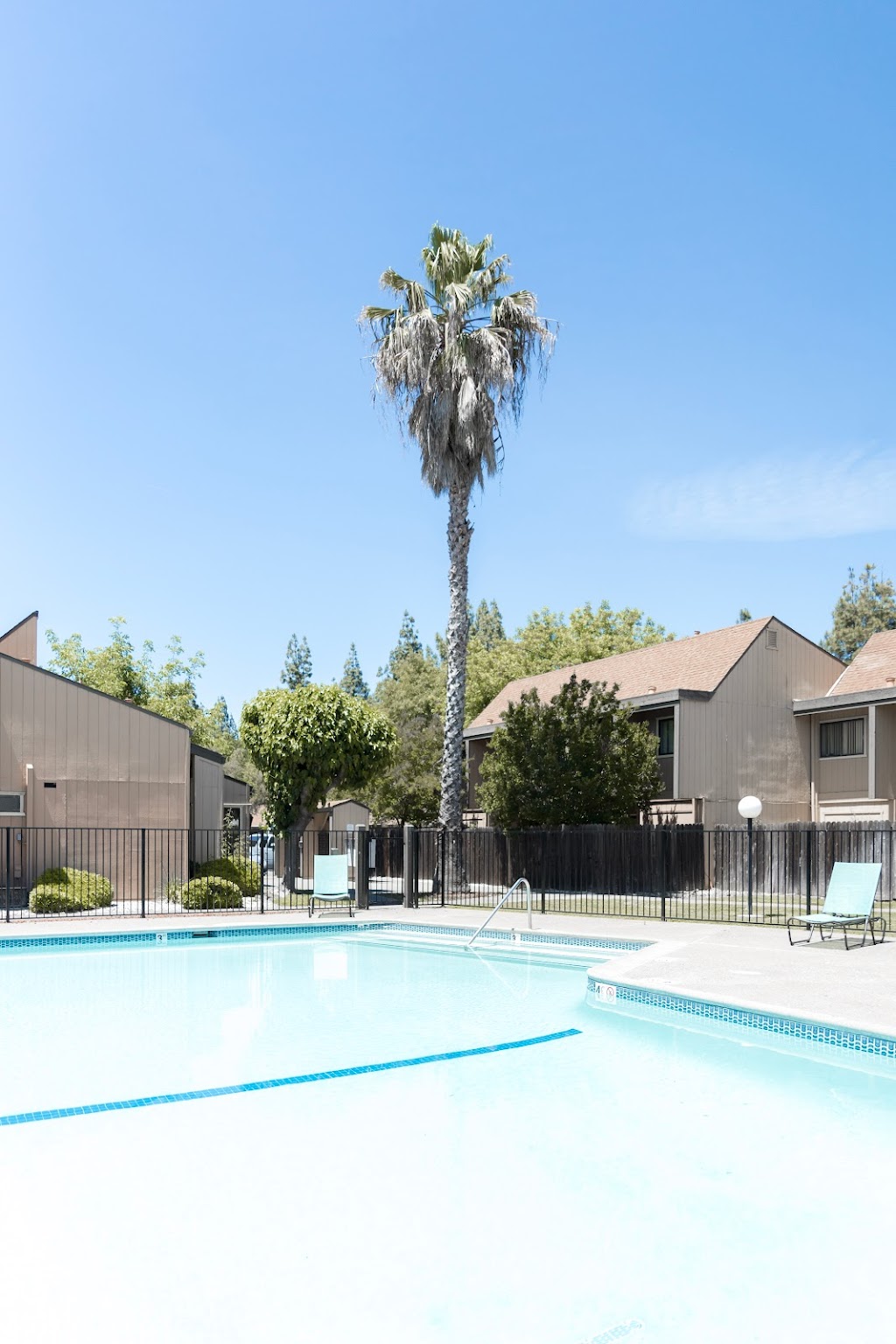 Suntree Apartments | 2033 F St, Davis, CA 95616, USA | Phone: (877) 893-5860