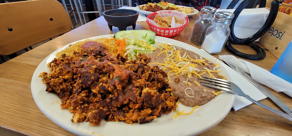 Veros Mexican and Seafood | 31724 Mission Trail, Lake Elsinore, CA 92530, USA | Phone: (951) 471-0487