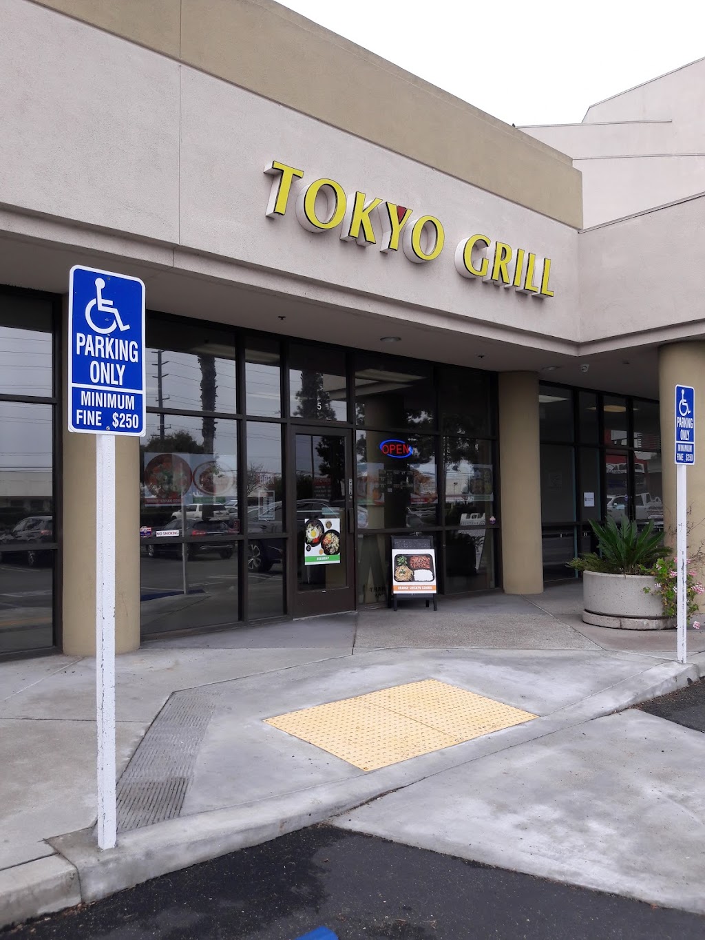 Tokyo Grill | 10 Centerpointe Dr STE 5, La Palma, CA 90623, USA | Phone: (714) 670-7337