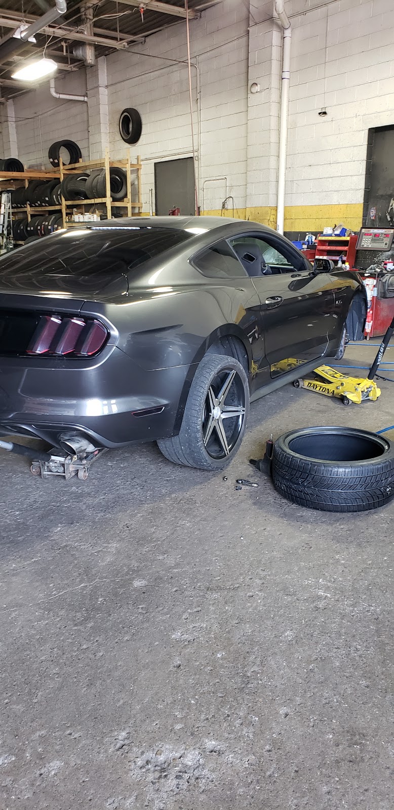 Uncle Kens Tires Unlimited | 15704 Telegraph Rd, Redford Charter Twp, MI 48239 | Phone: (313) 541-1500