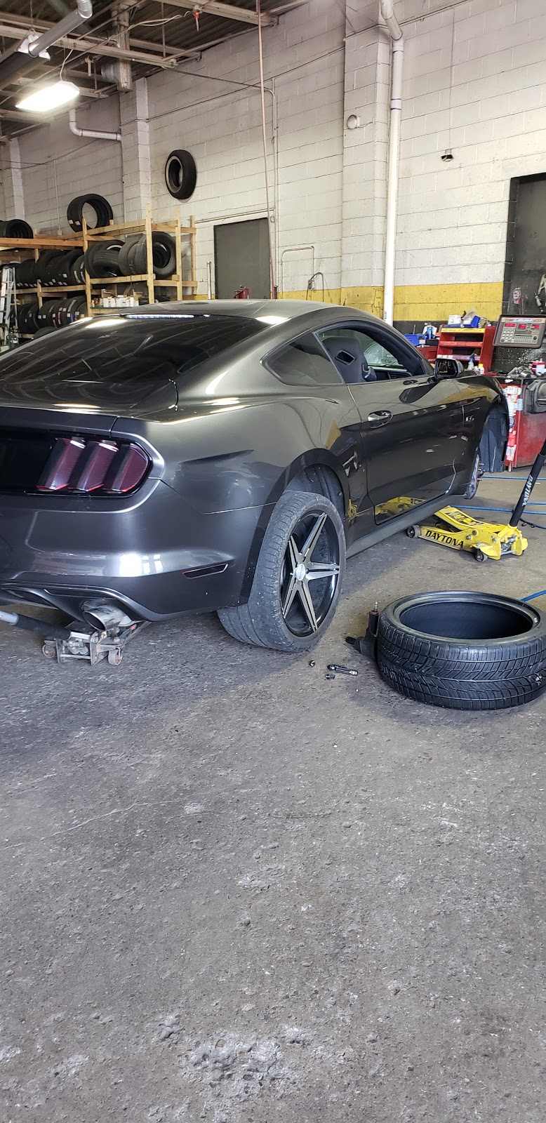 Uncle Kens Tires Unlimited | 15704 Telegraph Rd, Redford Charter Twp, MI 48239, USA | Phone: (313) 541-1500