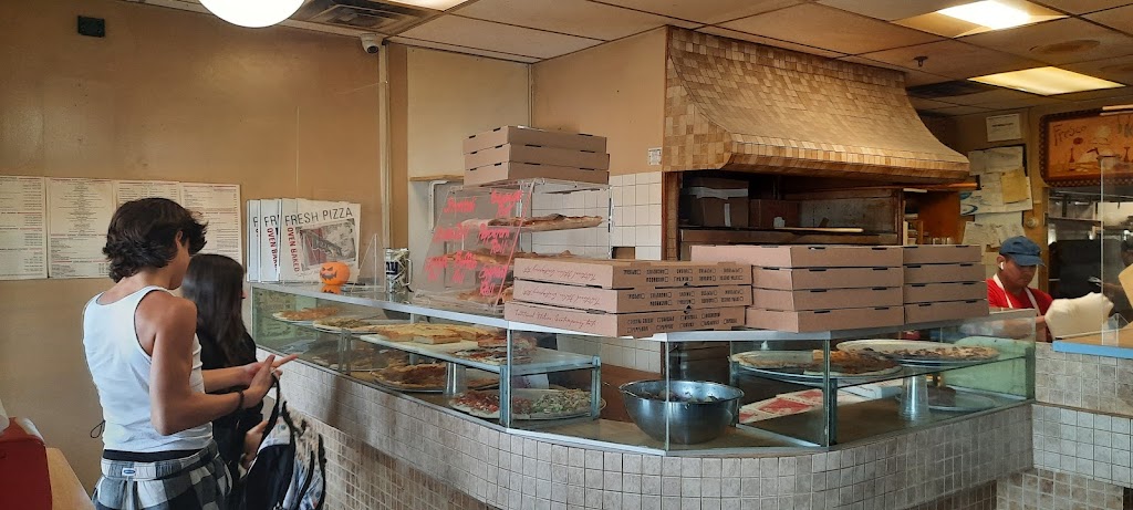 D & T Pizza Restaurant | 1600 Perrineville Rd # 5, Monroe Township, NJ 08831, USA | Phone: (609) 655-8642