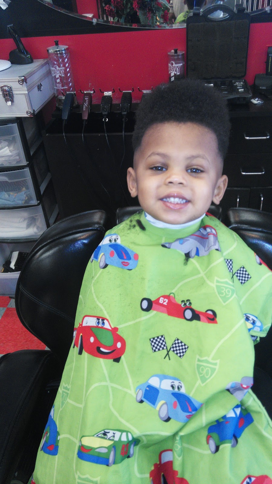 Family Barber and Beauty Shop | 2907 Cincinnati Dayton Rd, Middletown, OH 45044, USA | Phone: (513) 422-5995