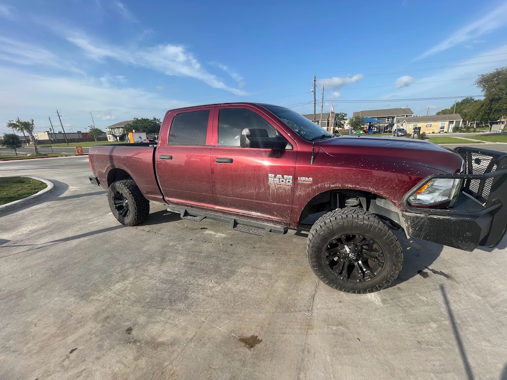 Bubble Island Express Carwash | 2106 N Saint Marys Street, Beeville, TX 78102, USA | Phone: (361) 343-5040