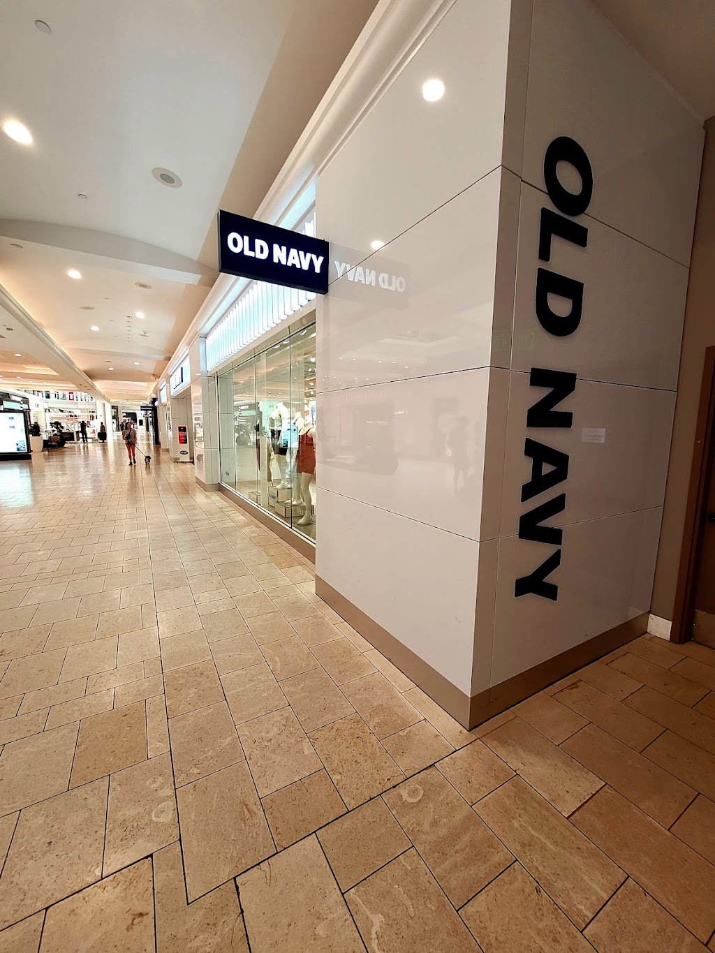 Old Navy | 14006 Riverside Dr, Sherman Oaks, CA 91423, USA | Phone: (818) 995-8835