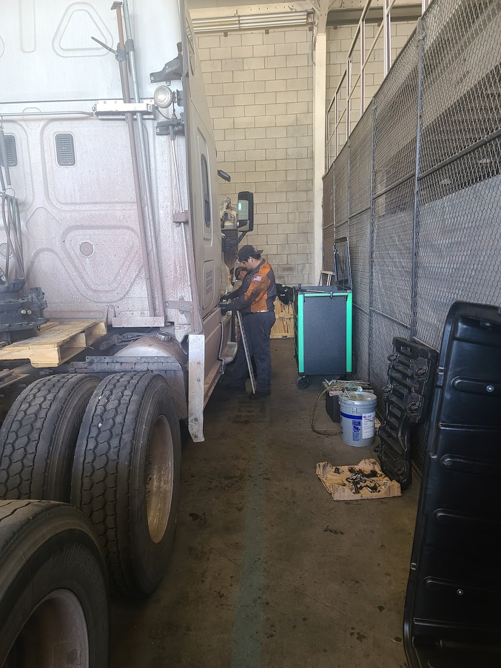 Team GMD Truck & Trailer Repair | 11060 Cherry Ave, Fontana, CA 92337, USA | Phone: (909) 904-6860