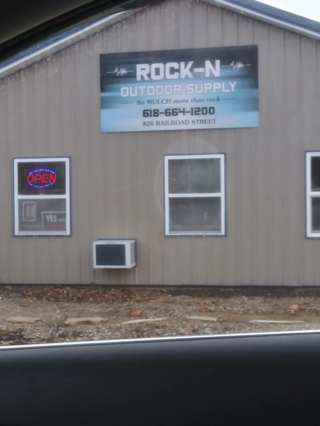 Rock N Outdoor Supply | 820 W Railroad St, Greenville, IL 62246, USA | Phone: (618) 664-1200