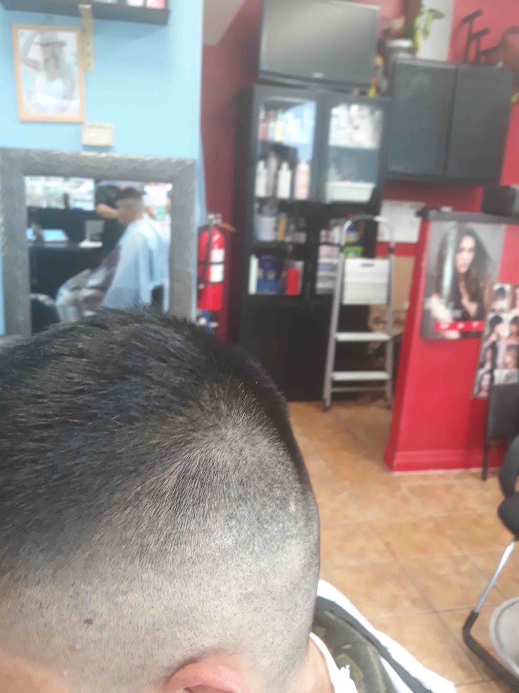 Cielos Hair Salon and barber | 3353 S Bristol St, Santa Ana, CA 92707, USA | Phone: (714) 852-3103