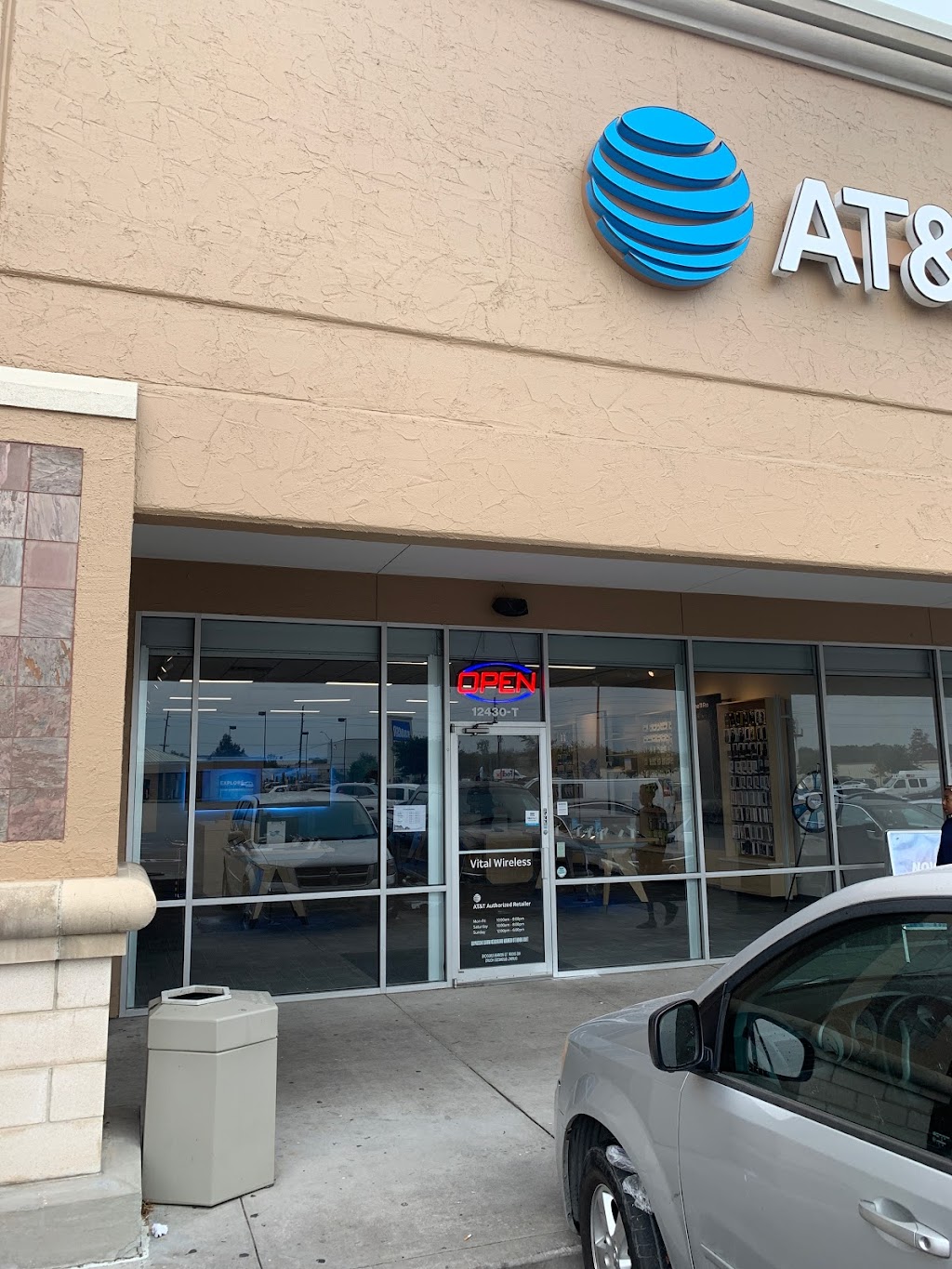 AT&T Store | 12430 Tomball Pkwy Ste T, Houston, TX 77086, USA | Phone: (832) 288-3450