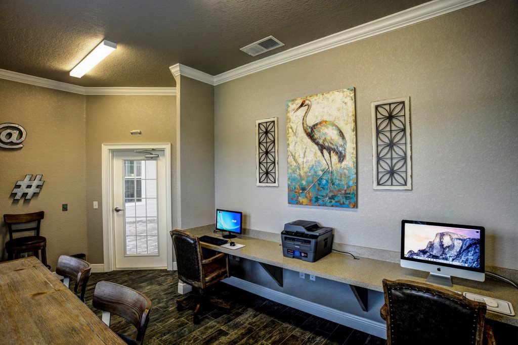 Century Lakehouse | 3003 S Frontage Rd, Plant City, FL 33566, USA | Phone: (813) 365-3974