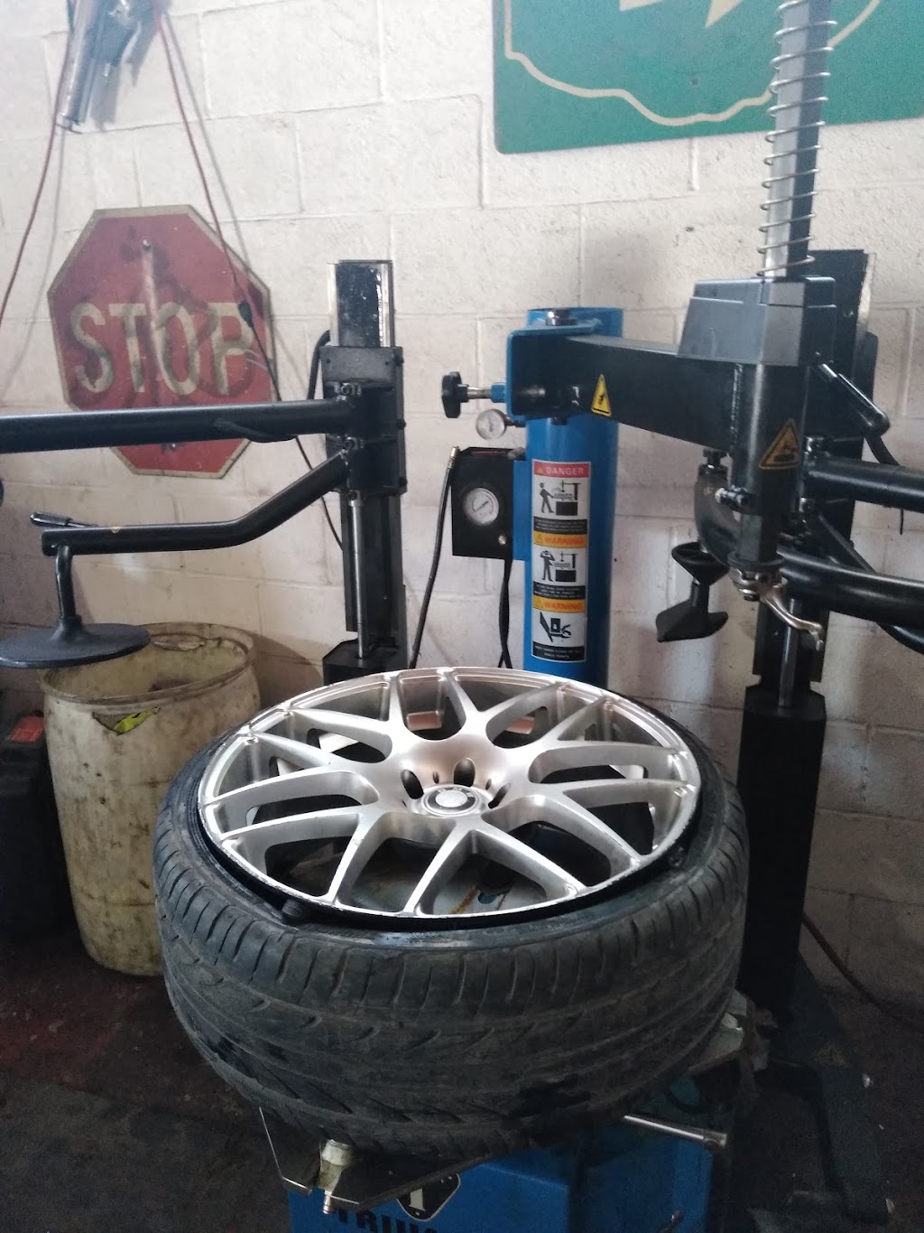 Jaimes Sons Tire Shop | 1886 E 28th St, Lorain, OH 44055, USA | Phone: (440) 787-0794