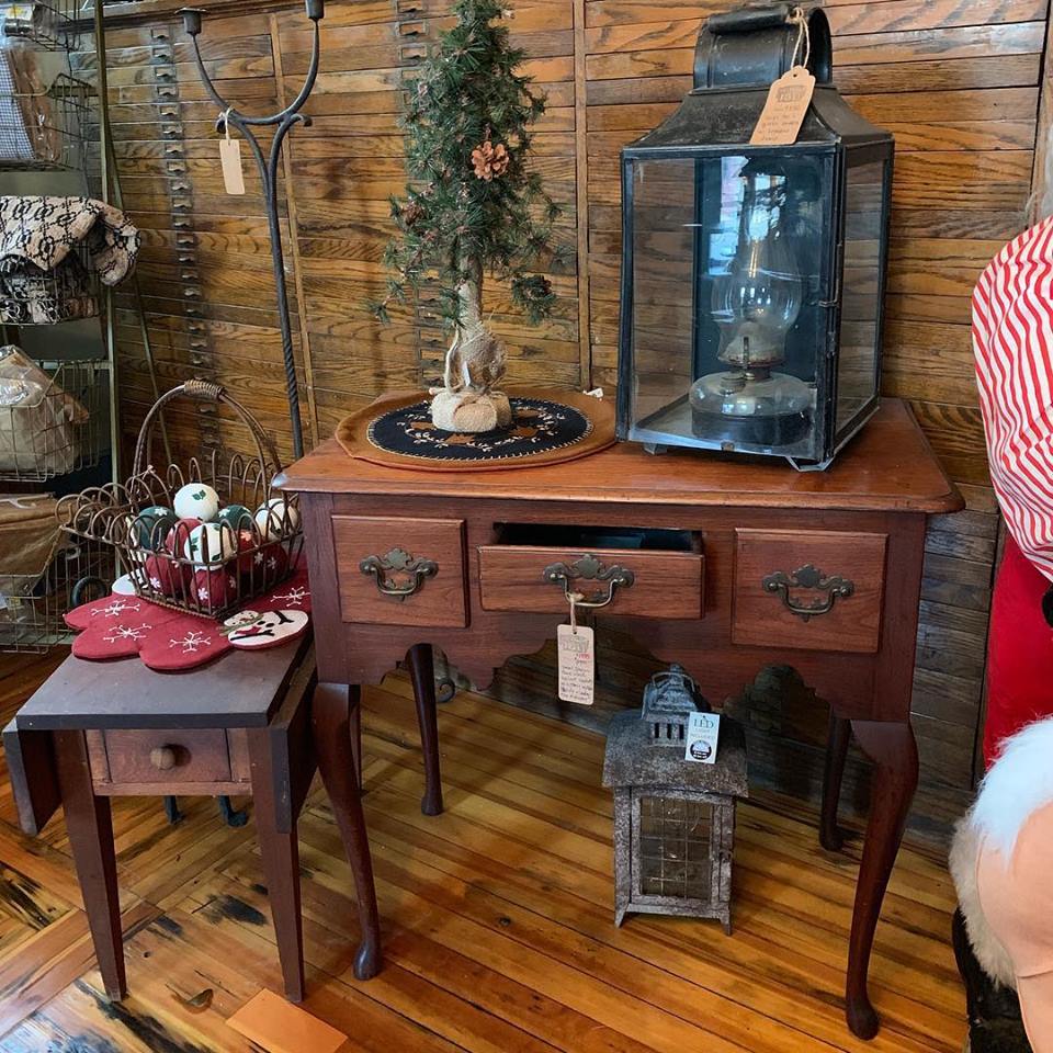 Olde 1811 Antique Shoppe | 2 Austerlitz St, Chatham, NY 12037, USA | Phone: (518) 392-3505