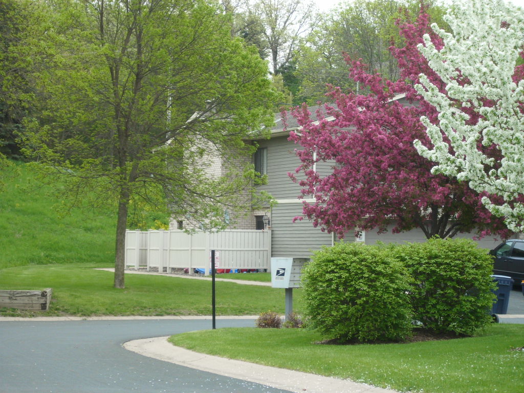 Tanager Creek Townhomes | 6502 Kingfisher Ln, Eden Prairie, MN 55346, USA | Phone: (952) 934-2300