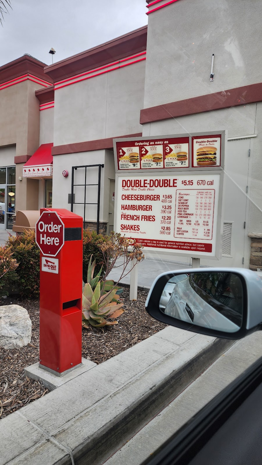 In-N-Out Burger | 1761 W Whittier Blvd, La Habra, CA 90631, USA | Phone: (800) 786-1000