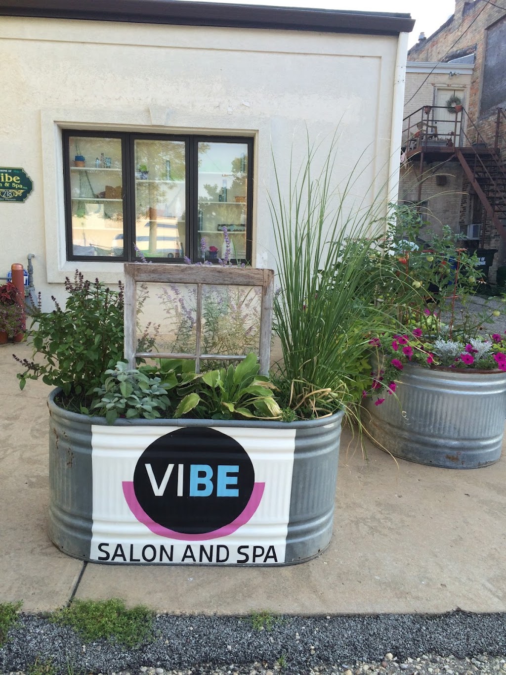 VIBE Salon & Spa | 218 W Wisconsin St, Portage, WI 53901, USA | Phone: (608) 742-8423